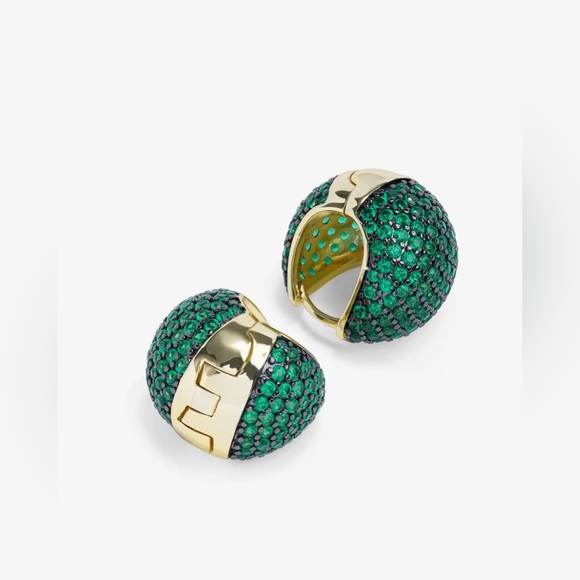 Norah Pavé Earrings
Gold|Emerald
Original price$95.00 - Picture 3 of 5